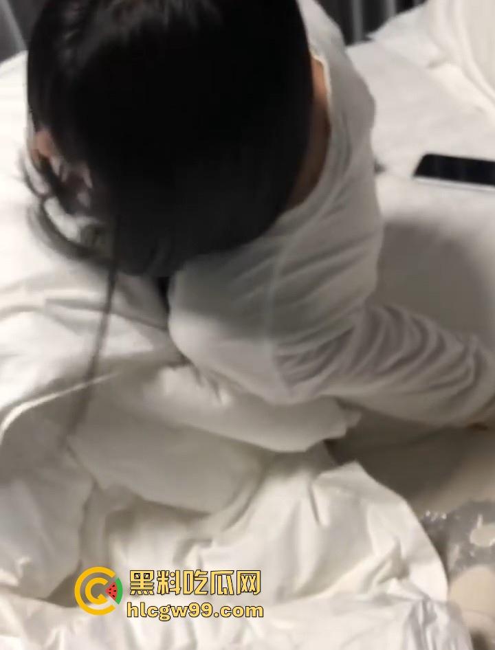 北京华东交大学极品大一萌妹【唐伊】约炮体育生被偷拍，跪舔足交画面刺激，很有撸点！  第4张