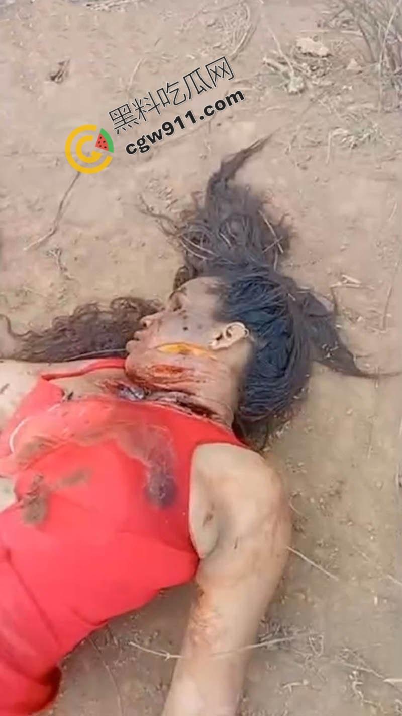 巴西路边血腥噩梦：北部湾州美女割喉弃尸，红衣浸血如修罗场，喉管撕裂，热血喷涌染红大地！  第1张