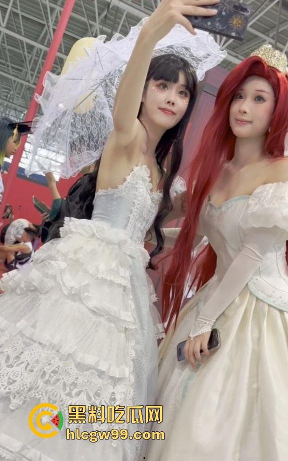 漫展福利拉满，双马尾JK女仆、白丝婚纱妹清纯亮相，抄底绅士们快冲，软萌萝莉妹子白内裤细节太绝！  第13张