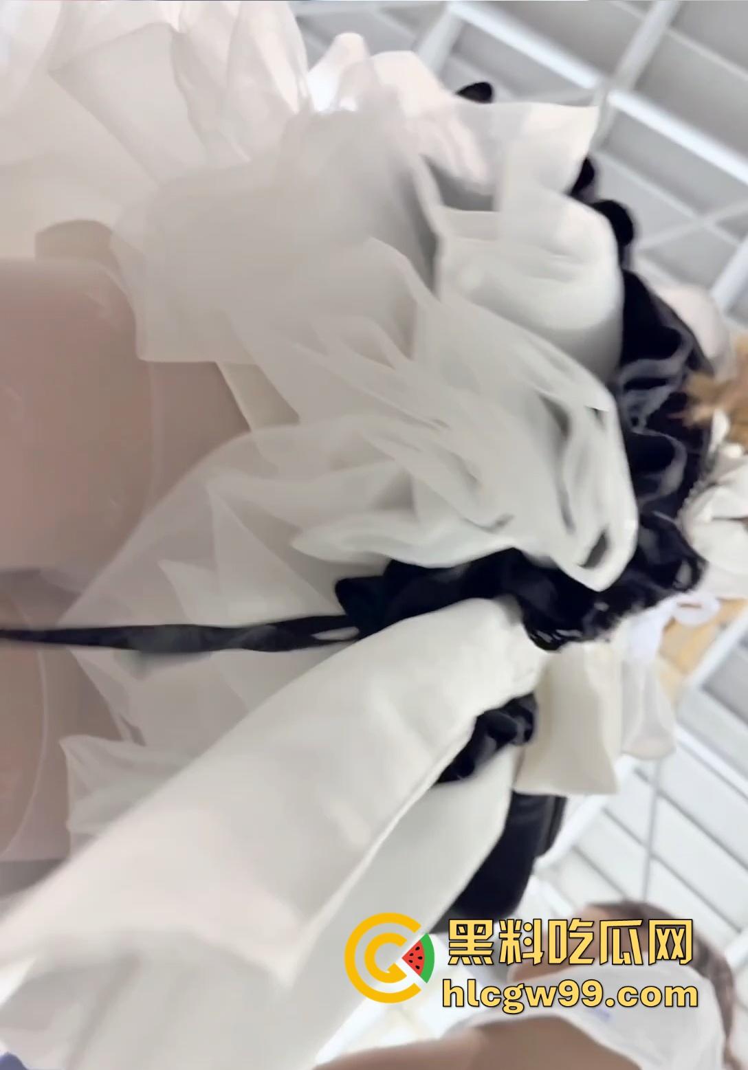 漫展福利拉满，双马尾JK女仆、白丝婚纱妹清纯亮相，抄底绅士们快冲，软萌萝莉妹子白内裤细节太绝！  第18张