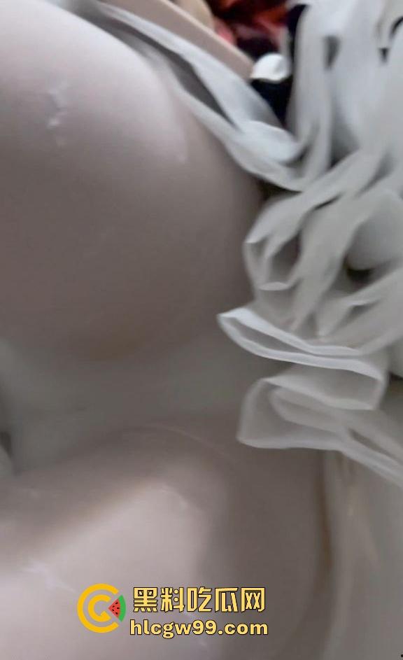 漫展福利拉满，双马尾JK女仆、白丝婚纱妹清纯亮相，抄底绅士们快冲，软萌萝莉妹子白内裤细节太绝！  第19张