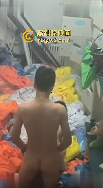 大连市第24中学两学生仓库做爱被偷拍！被同学抓拍两人尴尬瞬间，表情呆萌传遍全市，副校长也看了！  第7张