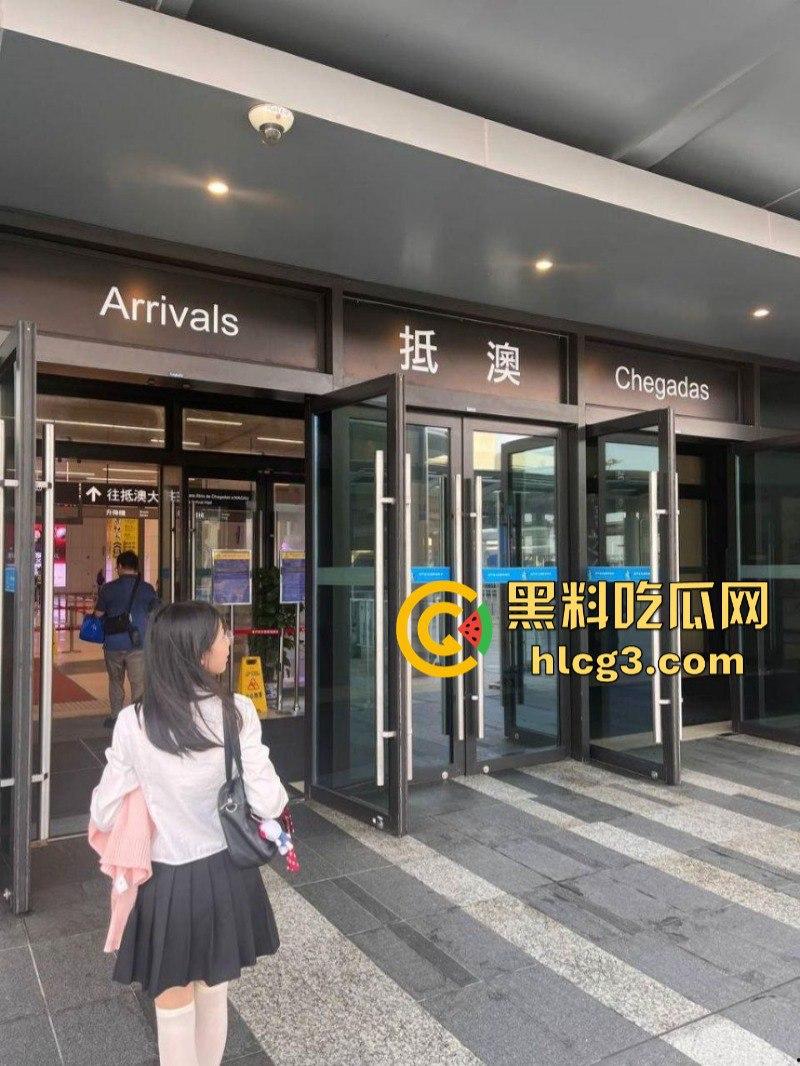 推特金主【采花小盗】让大学实习生女友各种口活 学母狗爬行 用圣水洗头洗脸毫无下限！  第1张