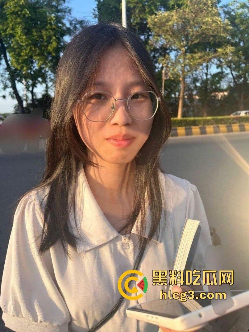 推特金主【采花小盗】让大学实习生女友各种口活 学母狗爬行 用圣水洗头洗脸毫无下限！  第3张