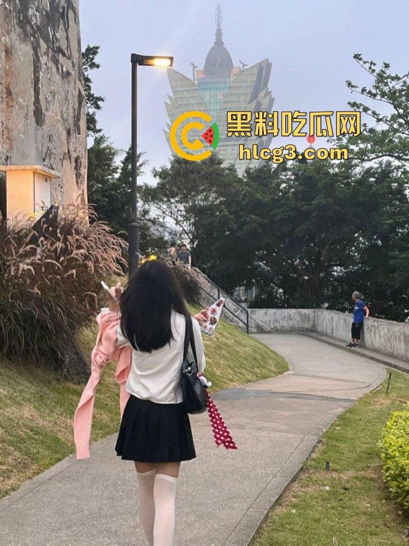 推特金主【采花小盗】让大学实习生女友各种口活 学母狗爬行 用圣水洗头洗脸毫无下限！  第4张