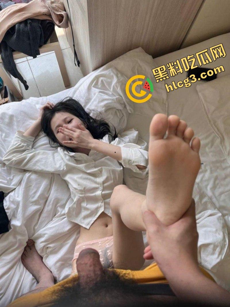 推特金主【采花小盗】让大学实习生女友各种口活 学母狗爬行 用圣水洗头洗脸毫无下限！  第13张