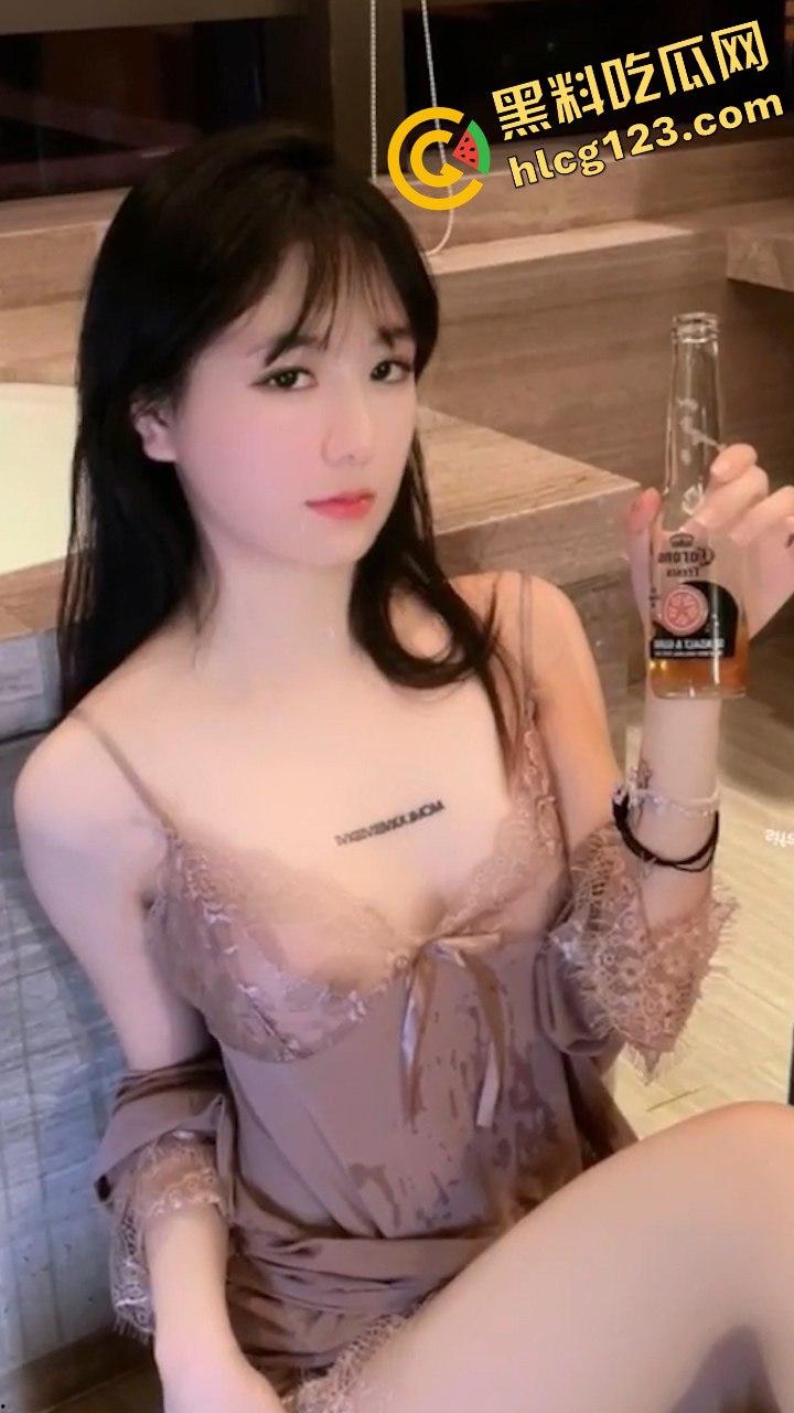 秀人网当红女神谢小蒽浴室内衣秀炸裂！肤白貌美，丰满嫩乳尽显淫荡魅力！  第1张