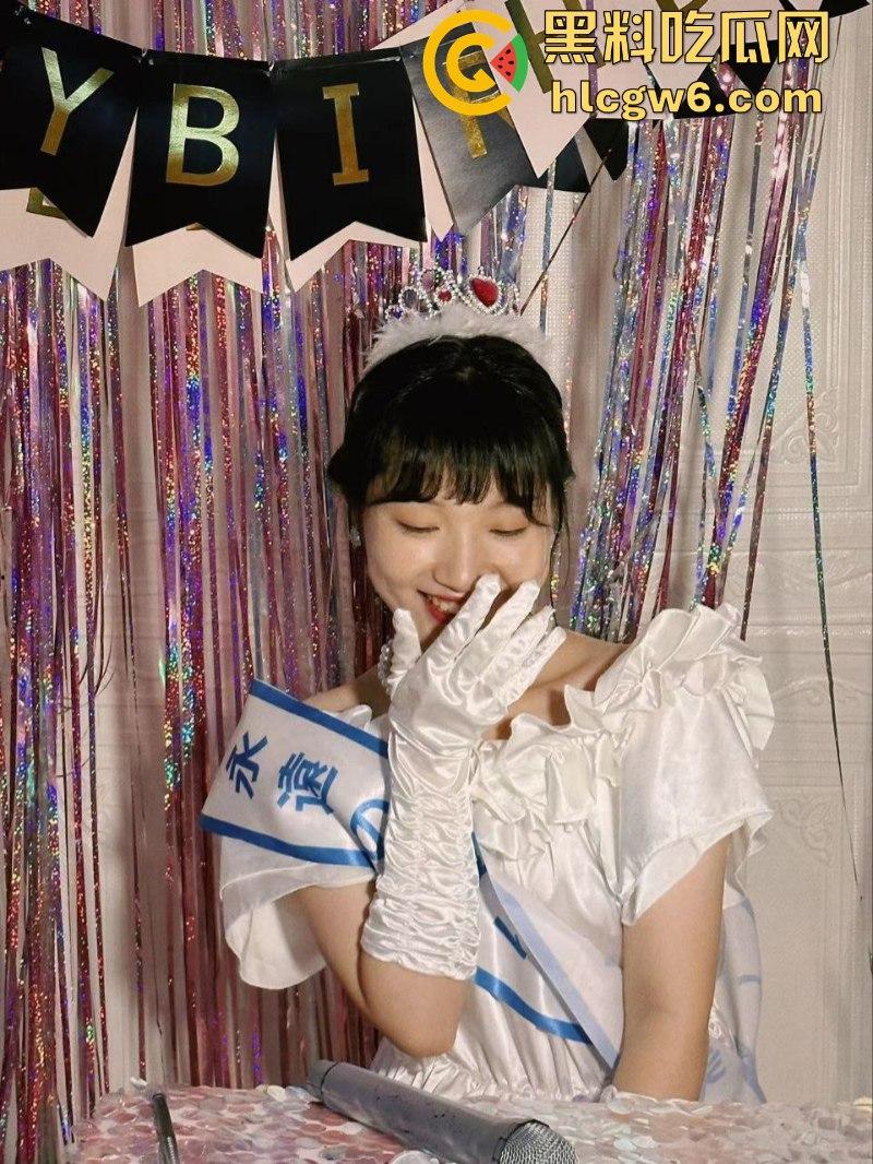 重庆工程学院骚货【陈润梅】与男友同居自摄洗澡做爱视频 本想记录美好恋爱生活 没想到分手被曝光！  第1张