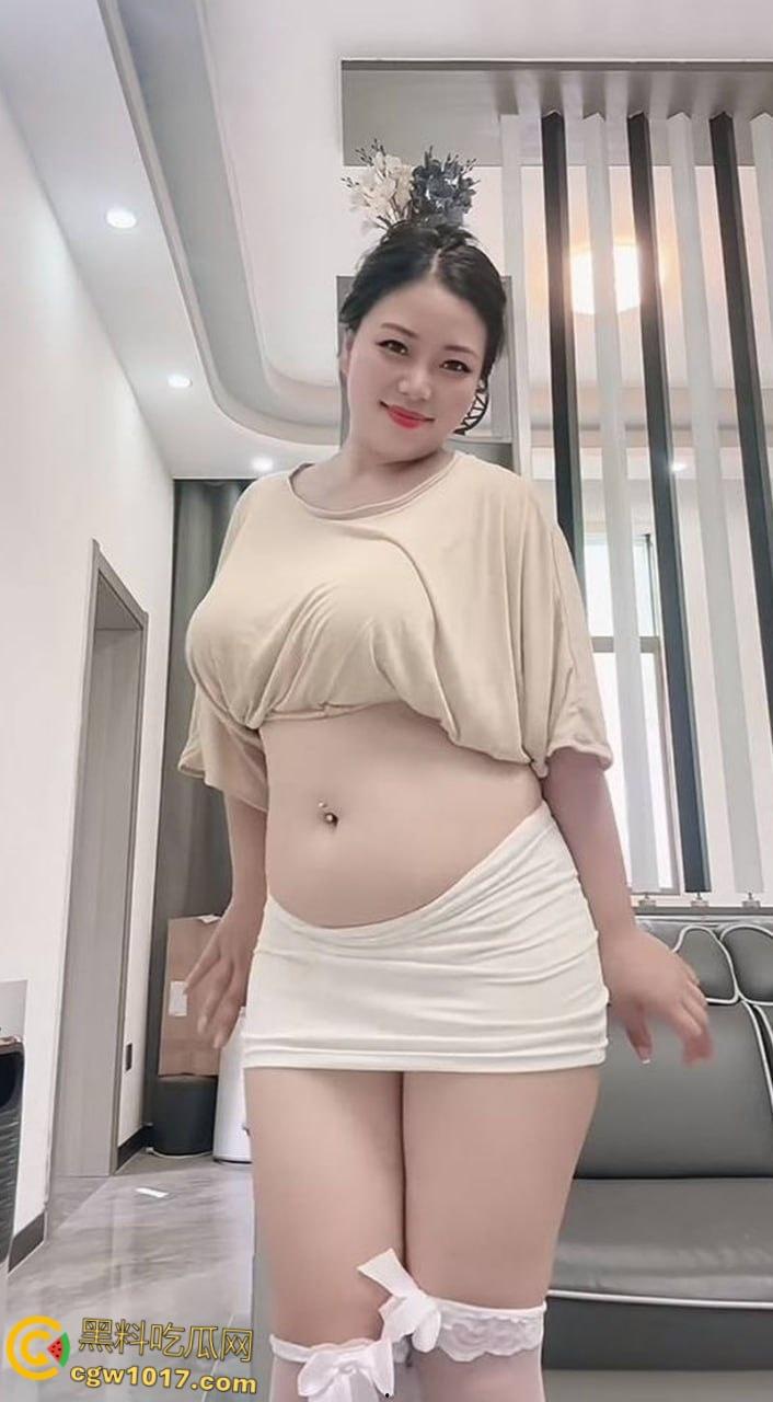 抖音百万网红【压寨夫人】，下海裸聊视频流出，微胖女神掰穴挑逗，假阳具狂插骚穴，淫荡本性暴露无遗 ！  第4张