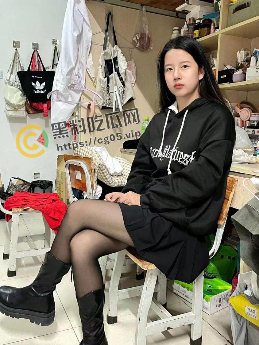 楚雄医专【徐晓艳】宫外孕 分手后私密照片视频被前男友流出 调教自拍 摁头爆操 妥妥的母狗肉便器  第1张