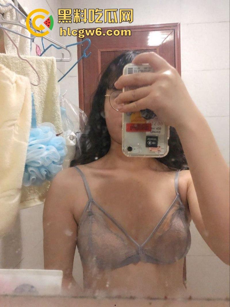 重庆工程学院骚货【陈润梅】与男友同居自摄洗澡做爱视频 本想记录美好恋爱生活 没想到分手被曝光！  第7张