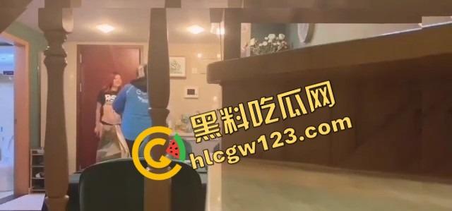 主人命令她勾引外卖小哥，她脱光了他却背过身，饿了么小哥怒斥我只是来送饭的，别搞这出！  第3张