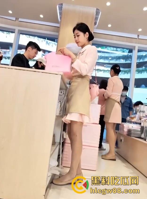 空姐不一定在飞机上，也可能在好利来！约啪好利来极品女店员【秦舒怡】 反差母狗无套输出 很有撸点！  第8张
