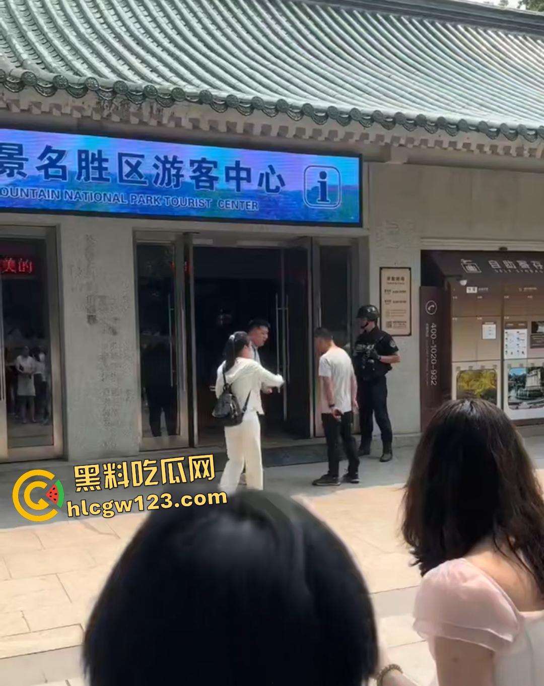 钟山景区“公主病”闹剧！女子携老公电动车硬闯禁区，保安被逼当众道歉！  第2张