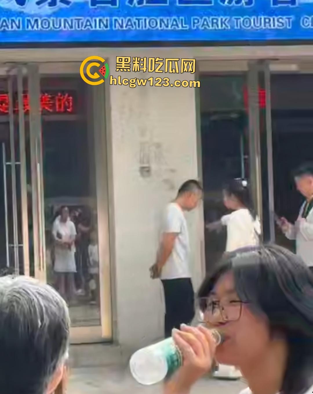 钟山景区“公主病”闹剧！女子携老公电动车硬闯禁区，保安被逼当众道歉！  第6张