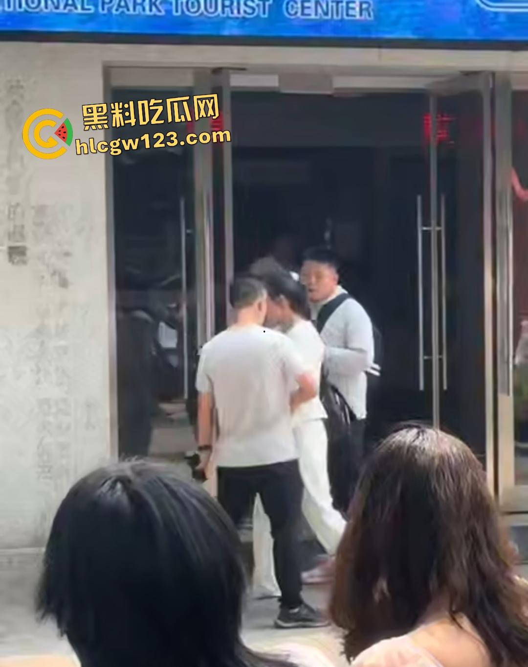 钟山景区“公主病”闹剧！女子携老公电动车硬闯禁区，保安被逼当众道歉！  第7张