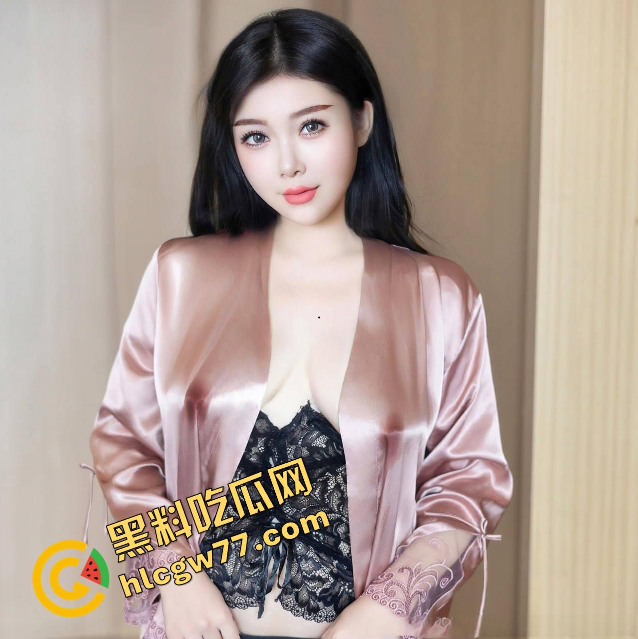 青岛职院大二学妹【唐霄娜】卖身，颜值在线却主动献穴给两个油腻老头，粉穴夹棒呻吟曝光！  第3张