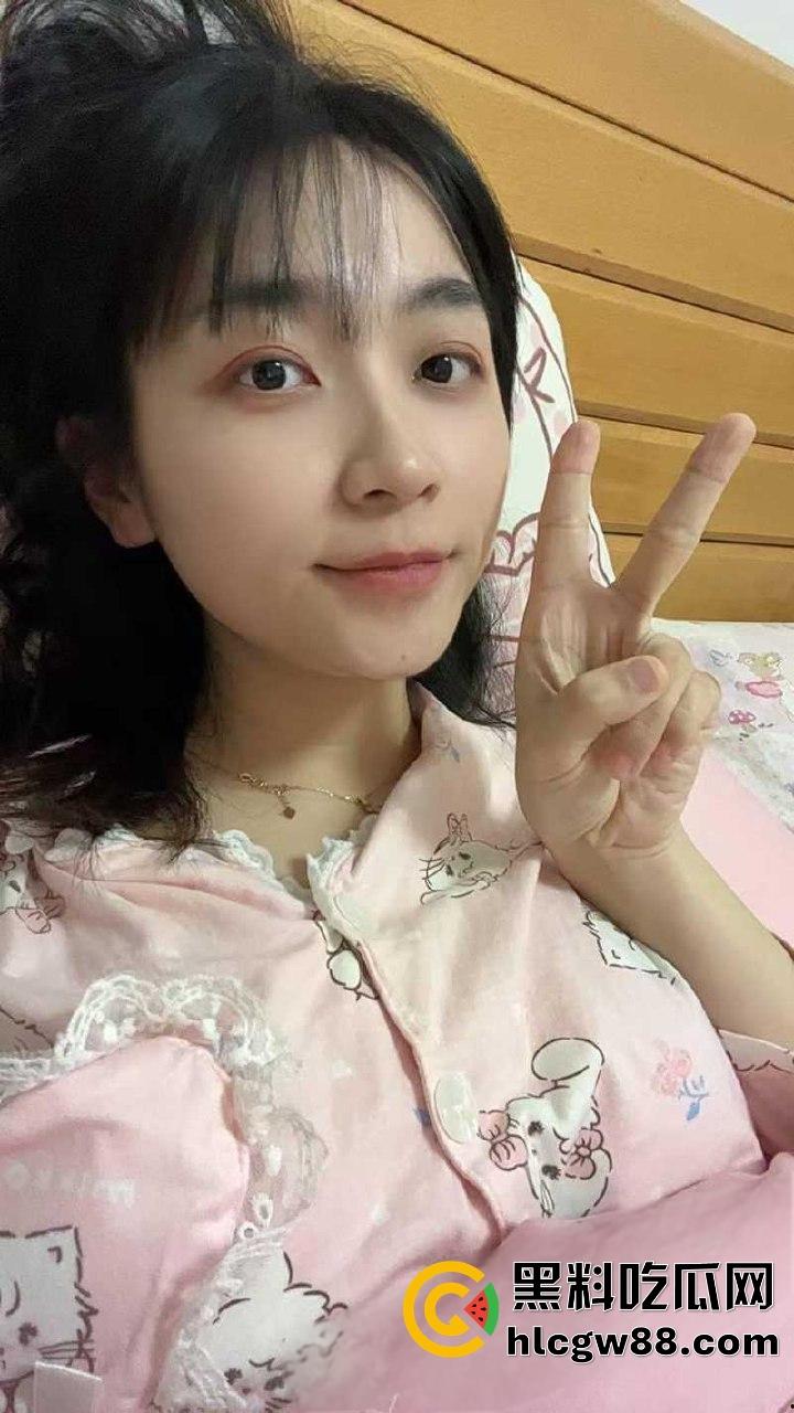 山东泰山少妇【杨薇娜】裸聊视频流出，自慰扣穴画面辣眼，高冷外表藏欲求不满，反差母狗直接撸爆！  第1张