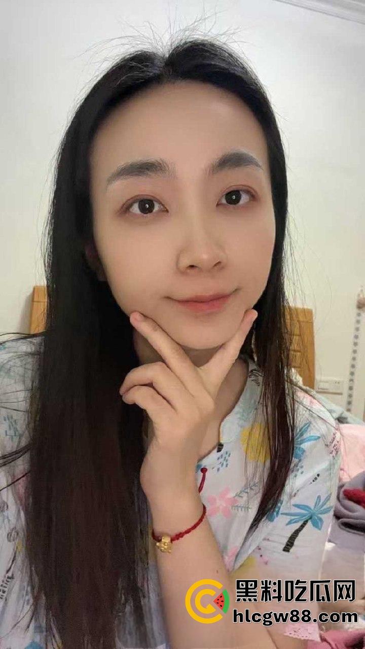 山东泰山少妇【杨薇娜】裸聊视频流出，自慰扣穴画面辣眼，高冷外表藏欲求不满，反差母狗直接撸爆！  第2张