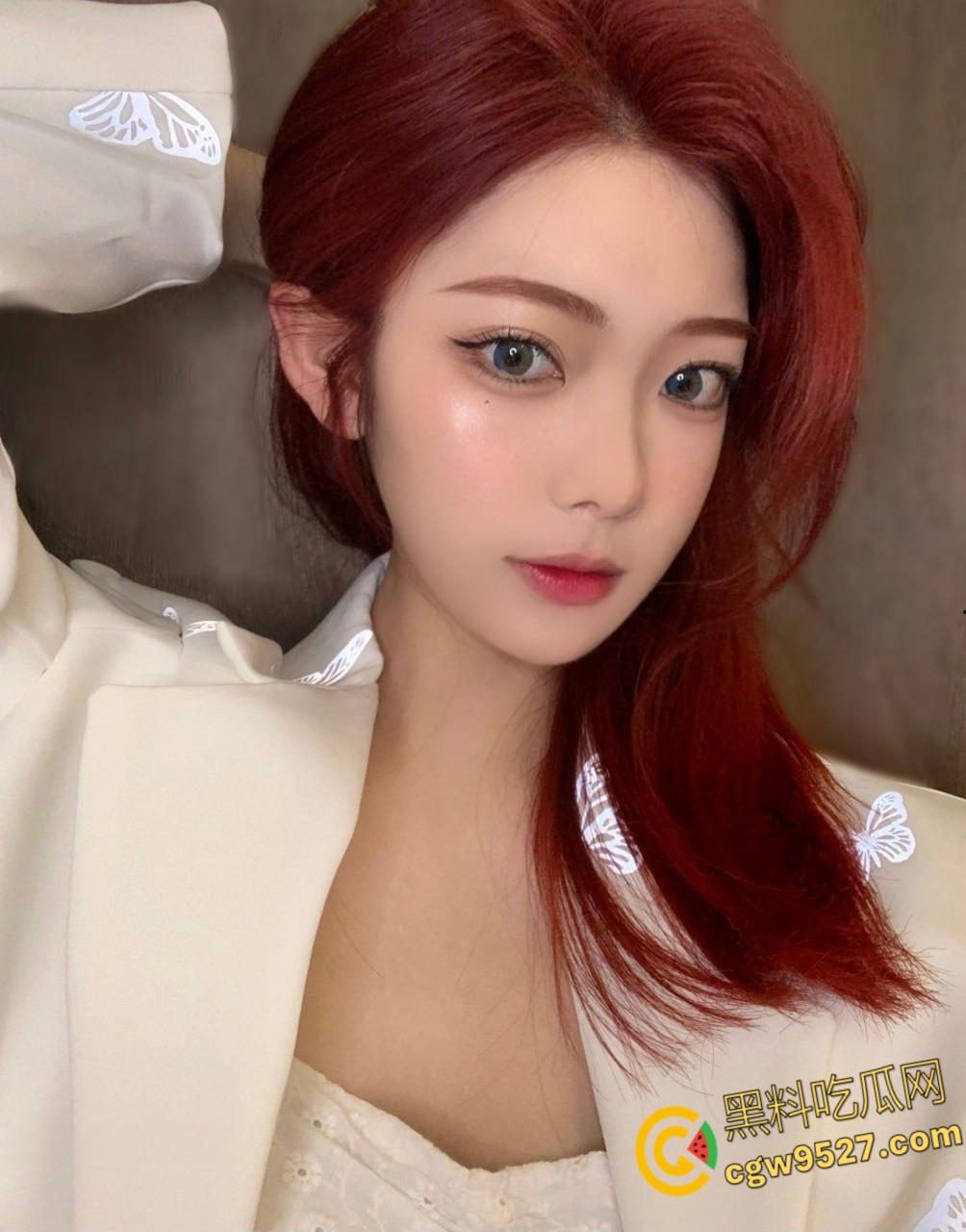 重庆美术学院【江晓晓】，直播被金主线下邀约，多种情趣内衣大秀诱人胴体，高超口技榨取金主精华 !  第2张