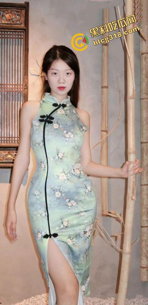 这种花式口交你敢试？妹子躺着含大屌，角度拉满直接通到底鸡巴进出畅通无阻，深喉快感头皮发麻！  第9张