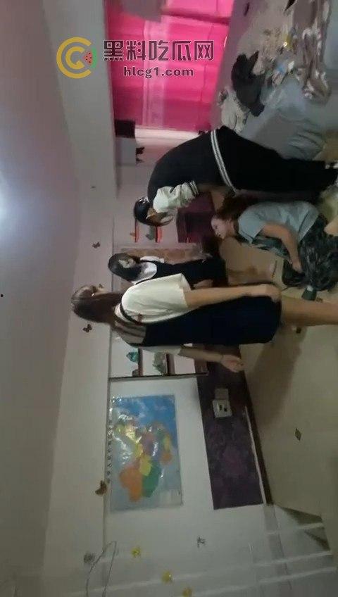 出租屋惊现霸凌事件！精神小伙小妹操控女孩，出租屋成霸凌舞台！  第2张