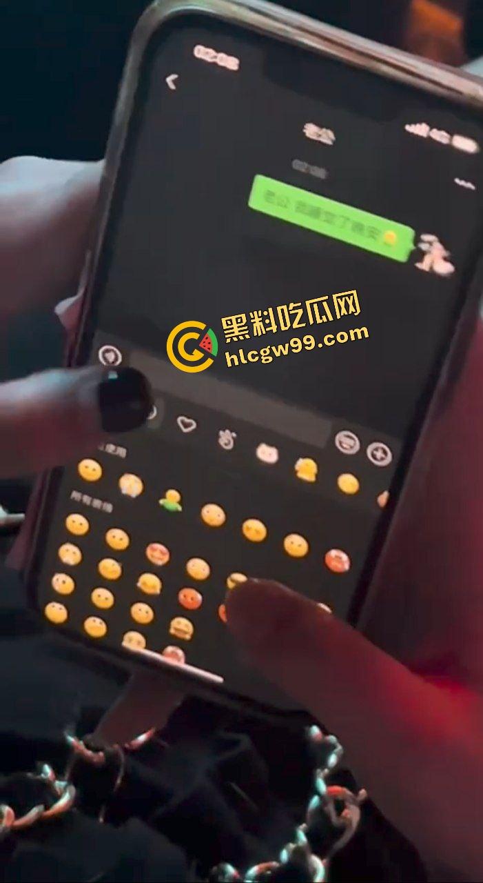 东莞贱逼骚母狗贱货【朱倩】骗老公睡觉了实则在KTV当灵魂舞者，淫荡模样尽显风骚！  第6张