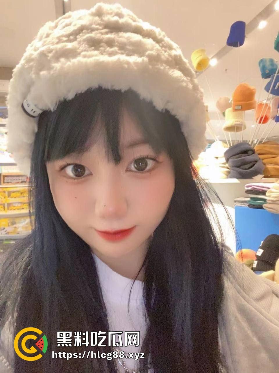 苏州微胖反差大三学姐【邵瑶微】自拍曝光，小脸蛋可爱得要命，私下却是骚货，和男友操天视频流出！  第1张