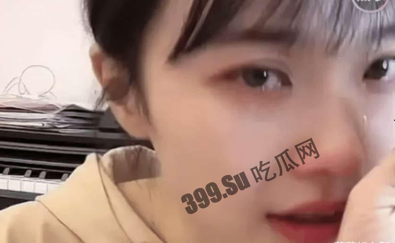 「挖呀挖老师」甜美笑眼全靠滤镜？ 前同事爆料整容前照片 爆红后「从身分→颜质」遭全方位抹黑  直播中不禁落泪 第9张