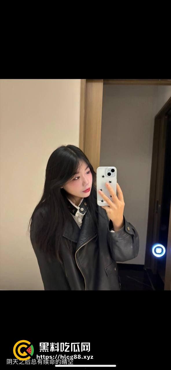 苏州微胖反差大三学姐【邵瑶微】自拍曝光，小脸蛋可爱得要命，私下却是骚货，和男友操天视频流出！  第2张