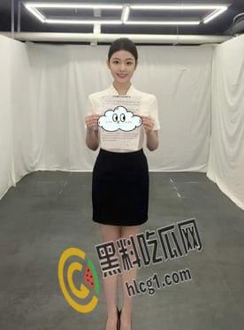 艺术学院校花女神下海 极品颜值御姐女神 用小手疯狂暴力扣自己的小穴 骚的没边了  第2张