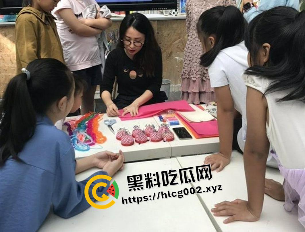 上海英语老师的反差一面 白天教英语 晚上叫淫语 风骚自拍勾引有钱家长  第5张