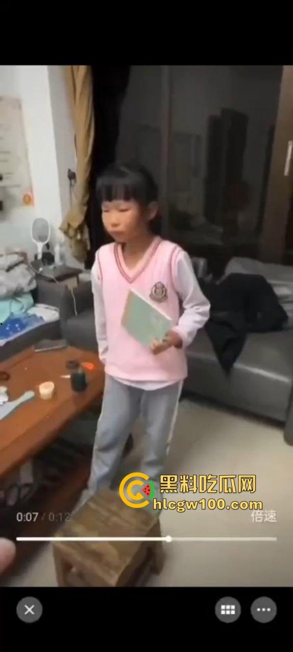 河南三年二班家长【周微】崩溃，辅导作业直接气疯，一边打小孩一边骂老师，班级群倾诉成大型吐槽现场！  第7张