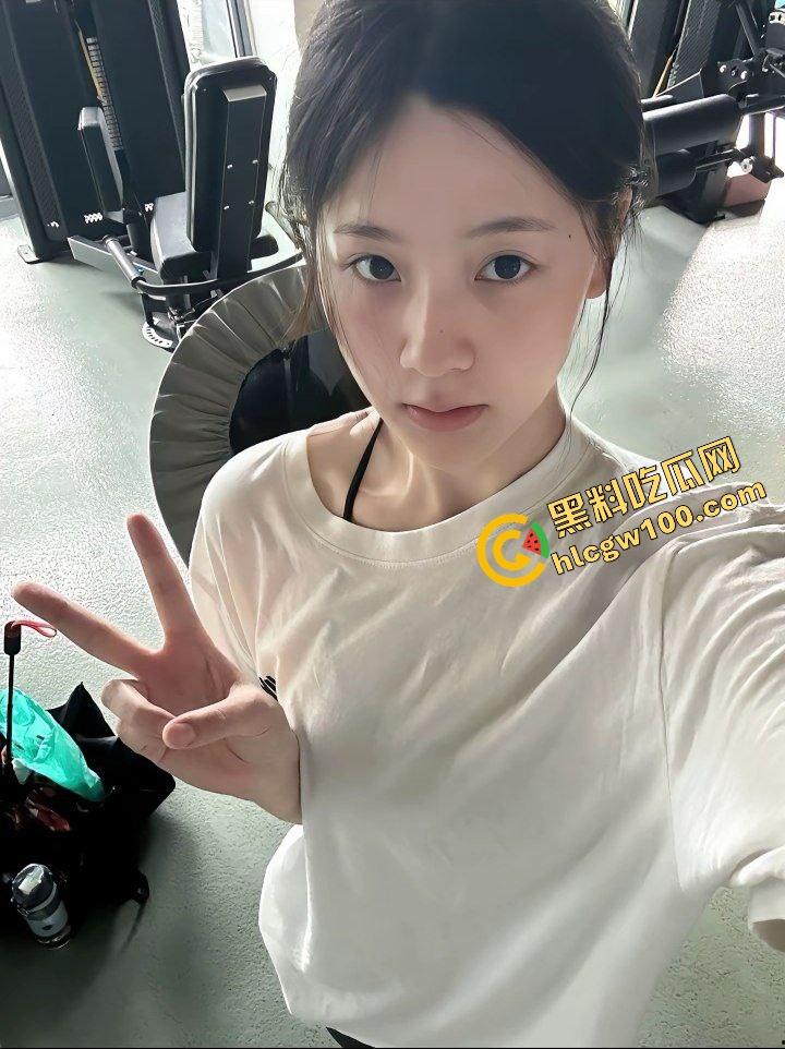 苏州经贸职业反差女大骚鸡【刘静语】本色出演发骚用牙刷自慰，露奶露逼淫荡至极！独家曝光流出！  第3张