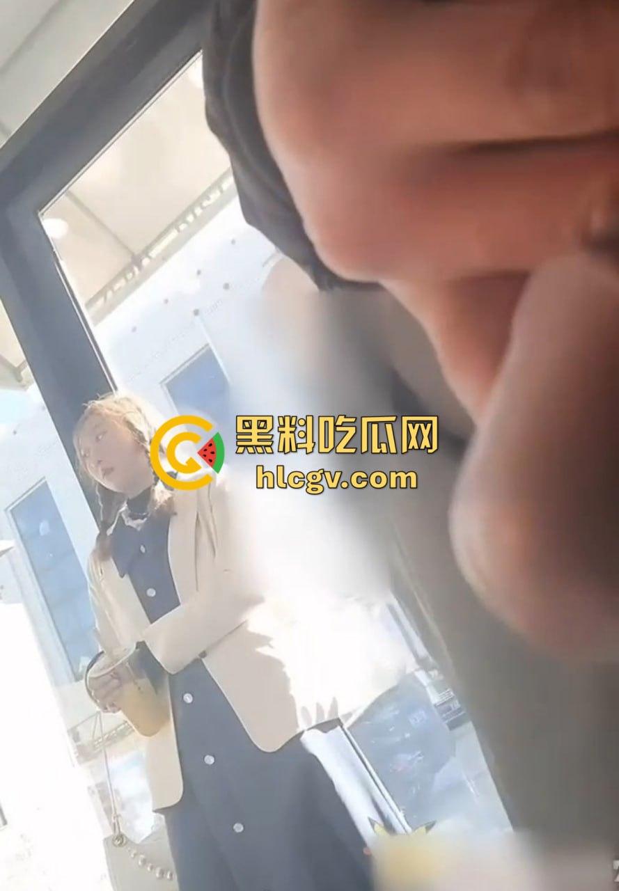 重口慎入！马鞍山露屌狂魔震惊全场，街射战神药店、奶茶店、饭馆轮番表演甩屌，小姐姐都吓傻了！  第14张