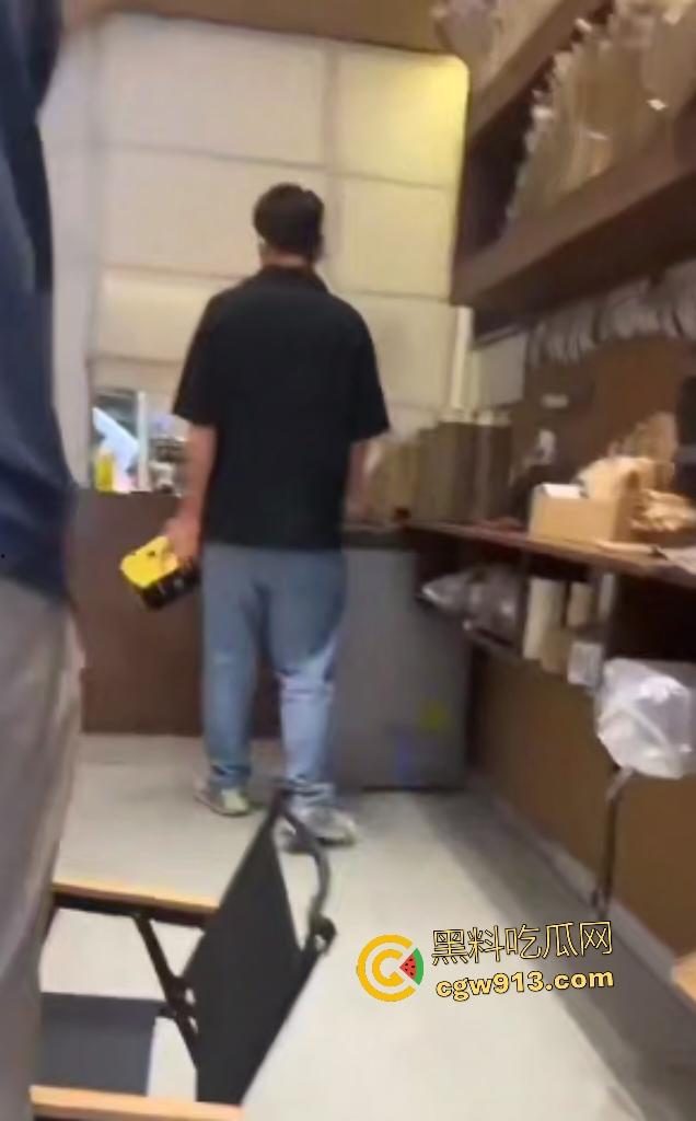 启东二喜甜品店老板娘【王文娟】，33岁沉迷18岁小鲜肉！婚内出轨被抓现行，欲杀女儿独吞小三！  第2张