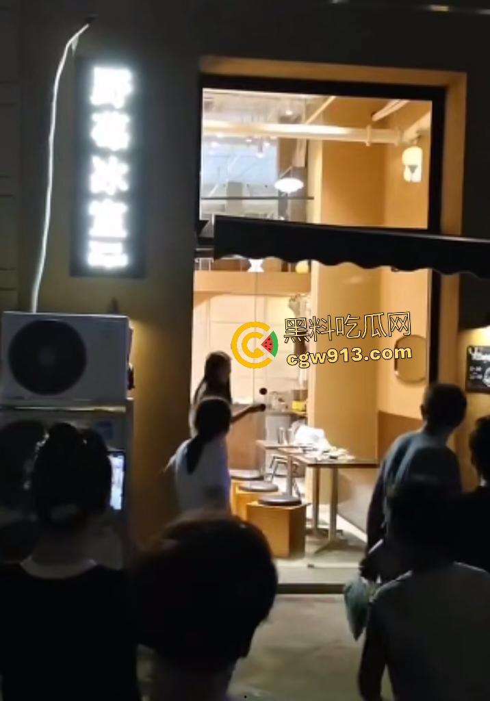 启东二喜甜品店老板娘【王文娟】，33岁沉迷18岁小鲜肉！婚内出轨被抓现行，欲杀女儿独吞小三！  第5张