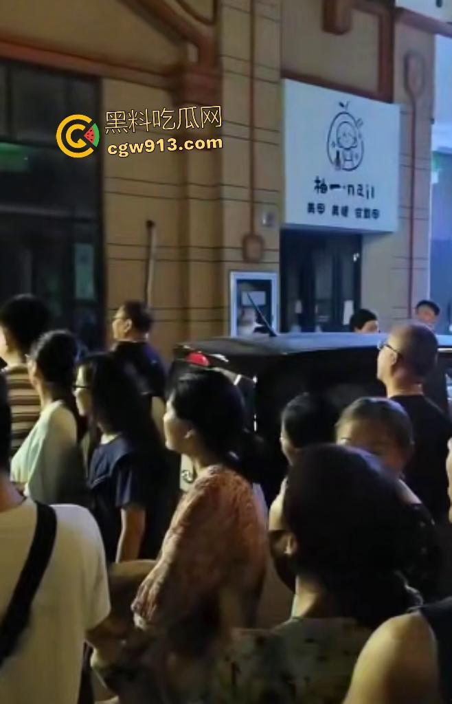 启东二喜甜品店老板娘【王文娟】，33岁沉迷18岁小鲜肉！婚内出轨被抓现行，欲杀女儿独吞小三！  第6张