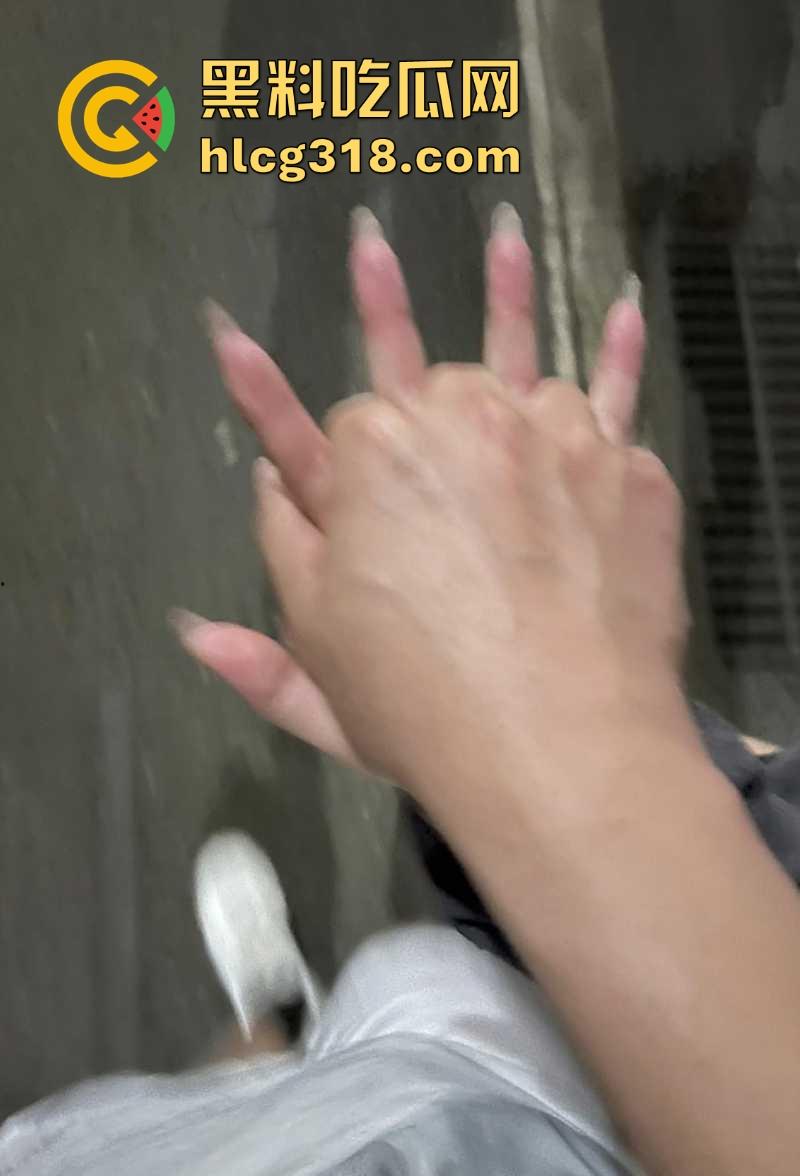 海角大神【纯爱藏黄刀】最新作品 瞒着女友跟其亲妹乱伦 骚货女友浑然不知还贱兮兮的求内射！  第7张