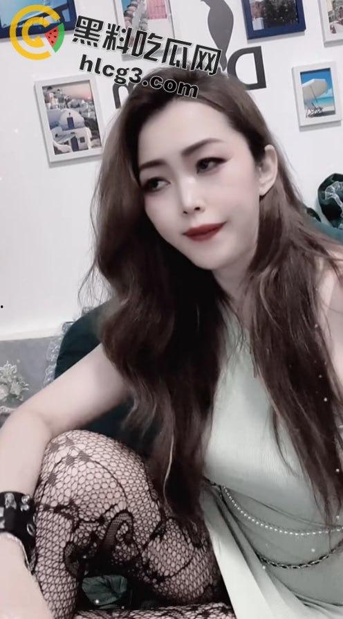 快手极品熟女『芙蓉姐』最新骚穴特写福利流出，舞者秀姐让人目瞪口呆！  第3张