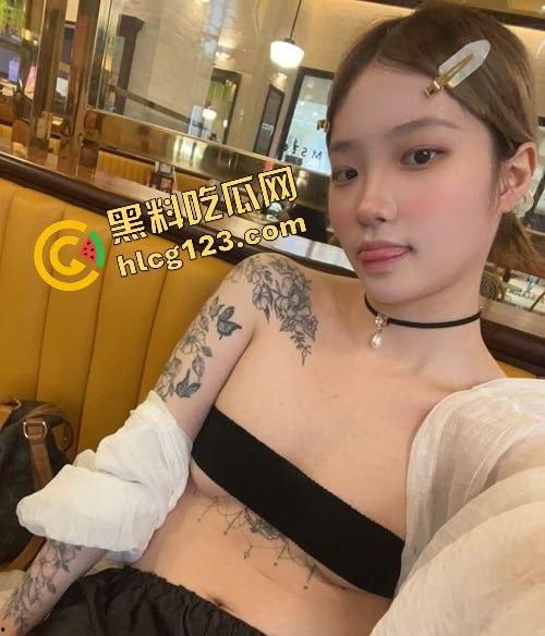 国外留学生反差婊大胆露出！齐逼超短裙美鲍惊艳，真空上街性感暴露到极限！  第1张