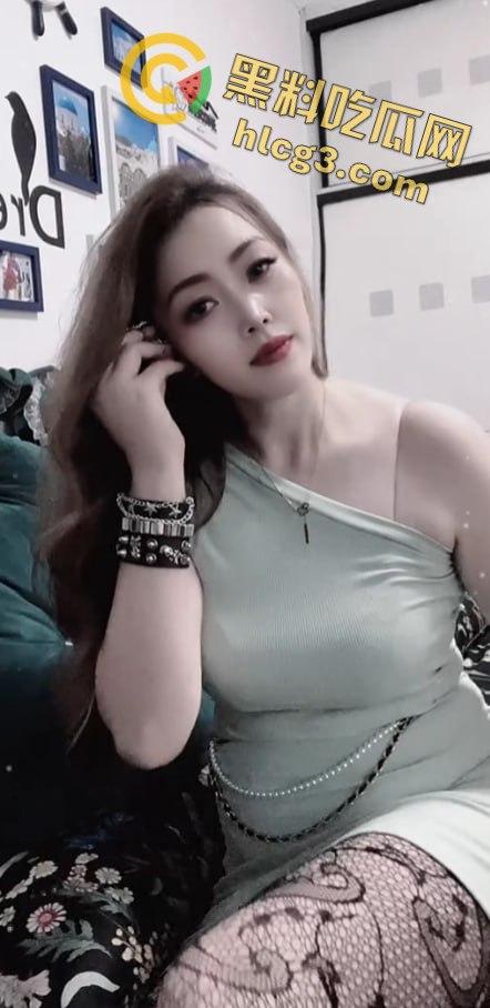 快手极品熟女『芙蓉姐』最新骚穴特写福利流出，舞者秀姐让人目瞪口呆！  第9张