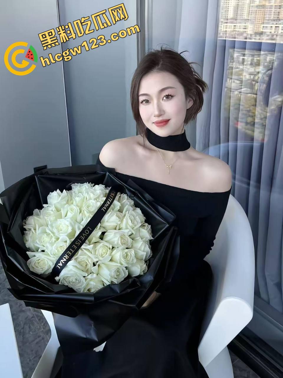 这游泳姿势教练是在床上教的？动作太熟练，一看就是下水前先上床,自由泳怎么越来越像自由用了!  第5张