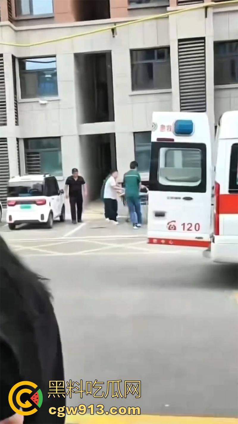 离婚女不能找果然有道理，河北邢台南和明德园小区，二婚女把老实婆婆逼跳楼，这回又要离婚了！  第6张
