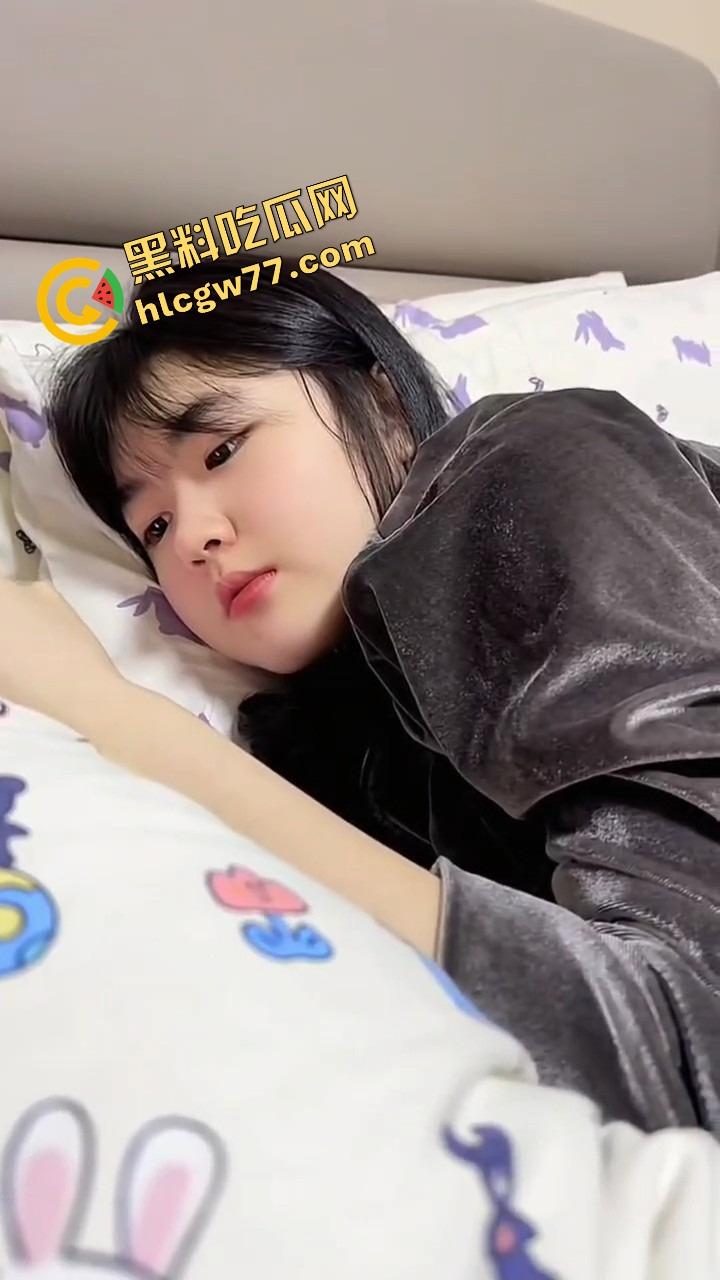 足控晚癌晚期患者现场发疯，明明有骚逼不草，非要拿脚打胶，精液都委屈！  第3张