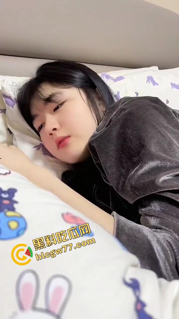 足控晚癌晚期患者现场发疯，明明有骚逼不草，非要拿脚打胶，精液都委屈！  第4张