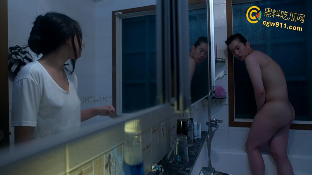 韩国三级片《妈妈的朋友2》，暑假邀约小伙惨遭偷家，饥渴少妇疯狂挑逗，厨房口交一直干到床上狂肏！  第7张