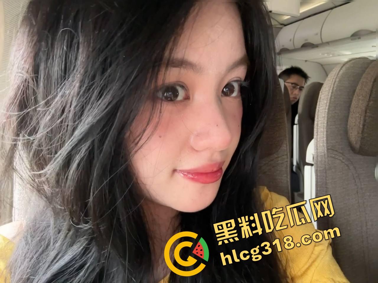 上海大神亲授骗炮秘籍，嘴皮一动把小黑丝JK00后妹子被哄得晕头转向，刚操完还甜笑着喝奶茶抽电子烟！  第2张