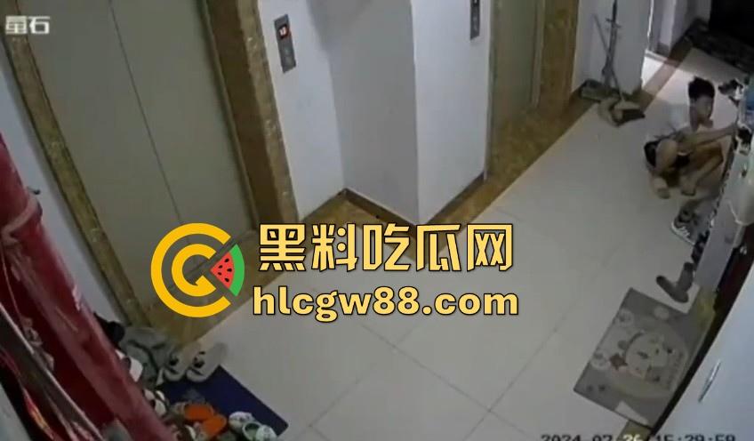 变态群友的分享！湖南脚控小哥去偷盗楼下小姐姐的的美鞋用来吃饭 脚控到已经病态 内容炸裂！  第9张