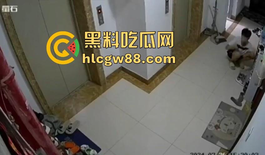 变态群友的分享！湖南脚控小哥去偷盗楼下小姐姐的的美鞋用来吃饭 脚控到已经病态 内容炸裂！  第10张